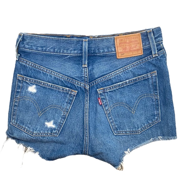 Levi’s premium denim distressed cutoff Jean shorts - Picture 3 of 4